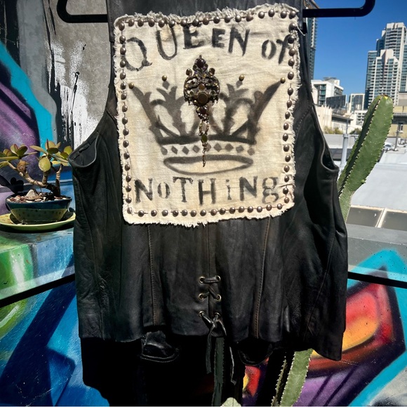 QUEEN of NOTHING Leather Battle Vest Fantasy Paranormal Holly Black - Picture 16 of 16
